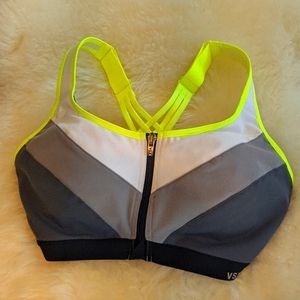 NWOT Victoria's Secret Maximum Impact 32DD Sports Bra